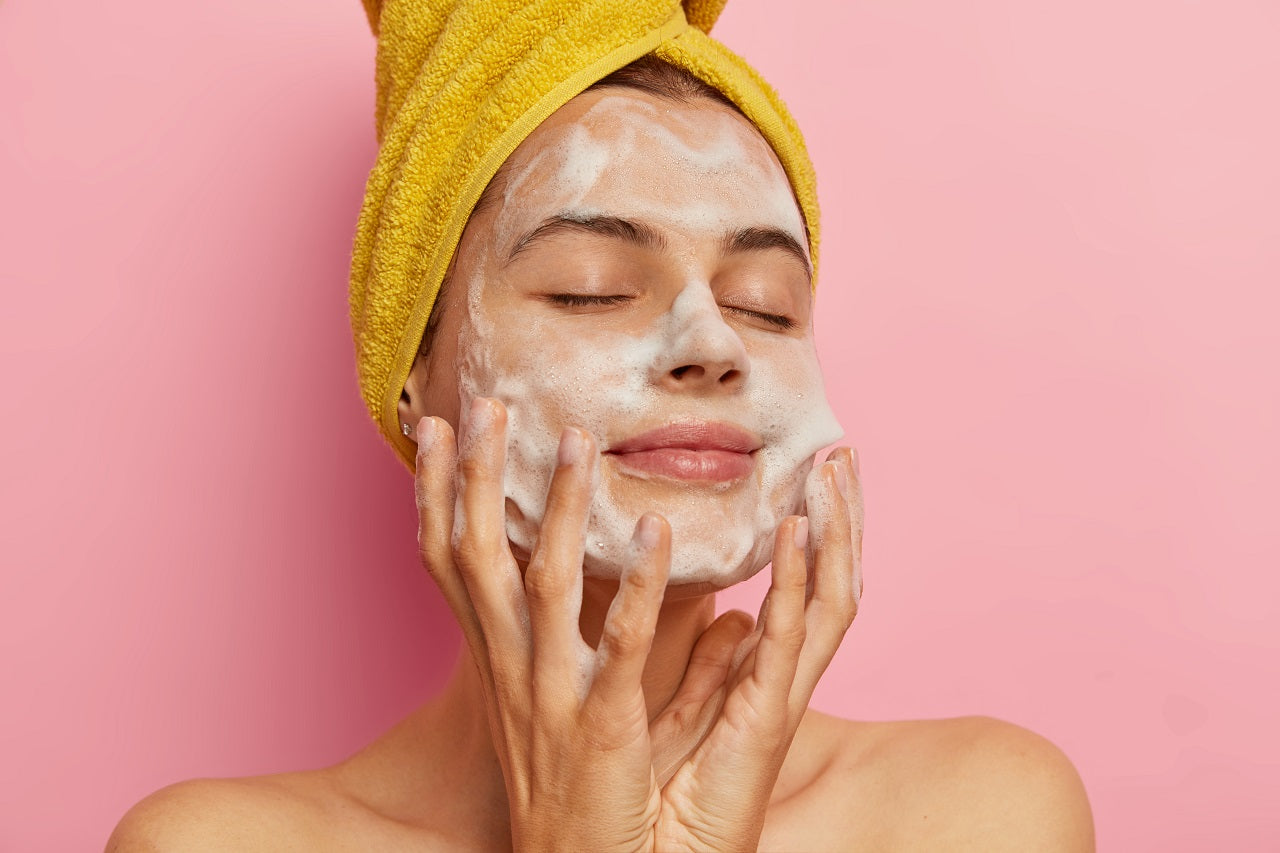 A Complete Guide Of Facial Cleansers And Their Uses.